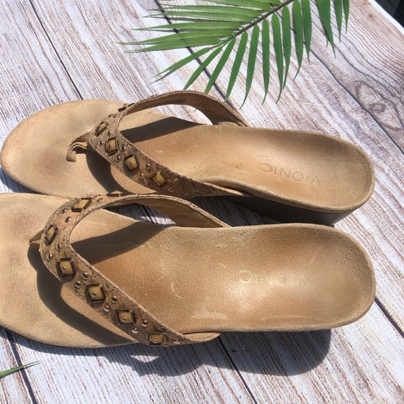 Vionic Heeled Sandals - Picture 3 of 5